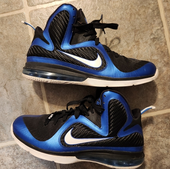 Nike LeBron 9 Kentucky Men's Size 11 Sneakers - Picture 5 of 8